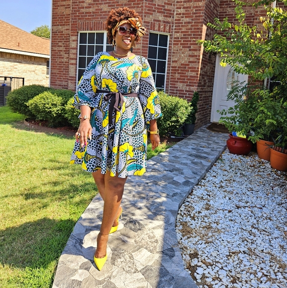 DRESSES - Picture 1 of 7